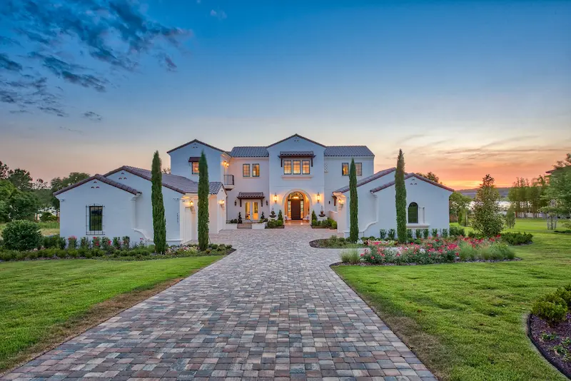 what defines a luxury home